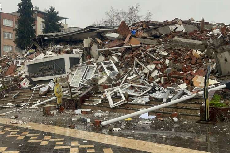 adiyaman depremlerle yerle bir kurtarma ekipleri yetisemiyor 1675684073 892