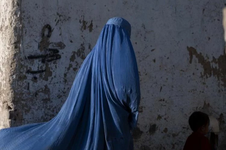 Afganistan'da burka zorunluluğu