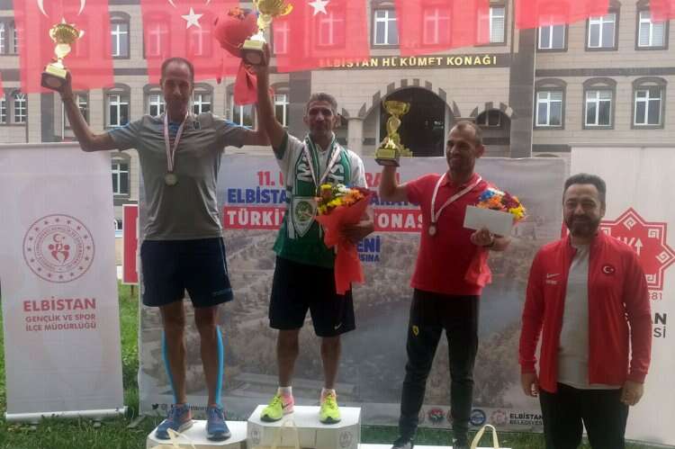 Manisalı atlet Ahmet Bayram rüzgarı Elbistan’da da esti