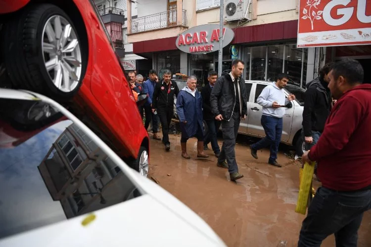 Antalya'da sel felaketinin temizlik ve tespitleri sürüyor