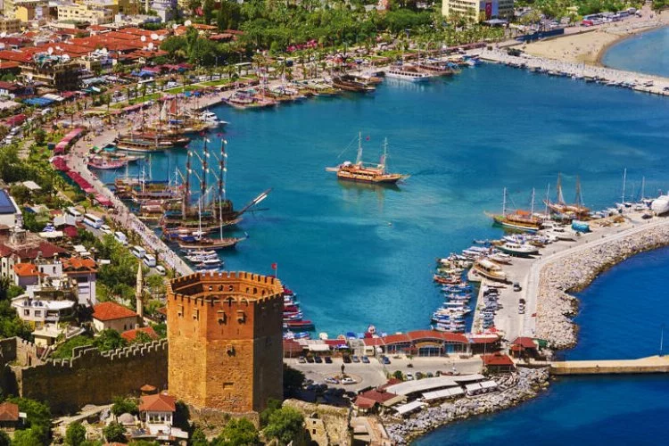 Antalya'nın hedefi 13,5 milyon turist
