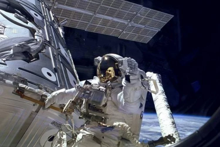 Astronotun kaskına su doldu! NASA alarma geçti!
