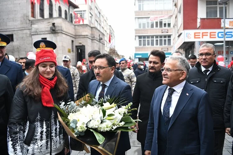 Atatürk'ün Kayseri'ye gelişine 'tarihi' tören