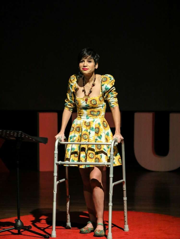 Zorlu bir süreçten geçen Aydilge, sevenlerini yalnız bırakmadı ve İTÜ'de gerçekleşen TEDx konferansına katıldı.