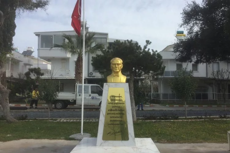 Aydın Didim'de her siteye Atatürk büstü