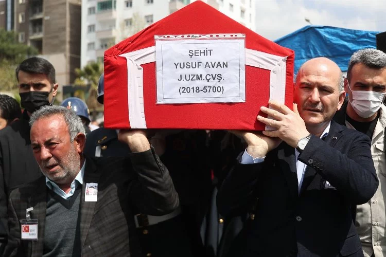 Bakan Soylu Adana'da şehit cenazesine katıldı