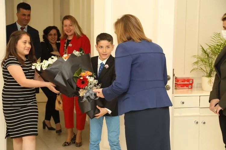Gaziantep'te Başkan Şahin koltuğunu çocuklara devretti 