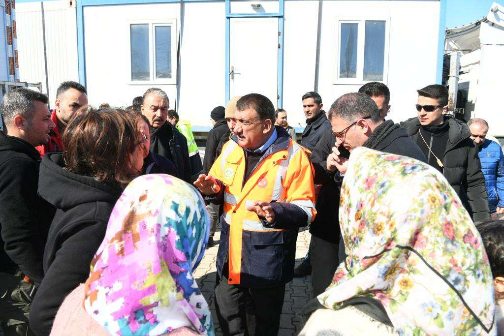 Başkan Gürkan'dan Beydağı konteyner kent alanına ziyaret