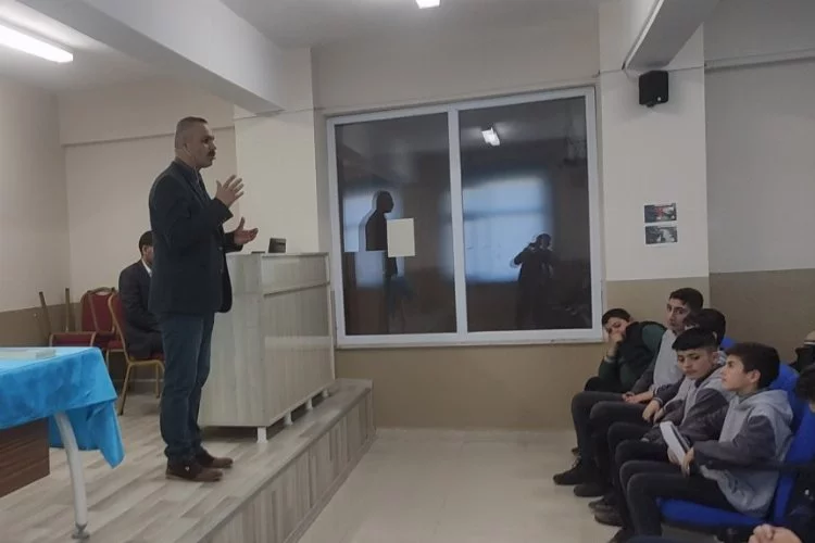 Bitlis Tatvan’da 'başarıda arkadaş seçimi' konferansı