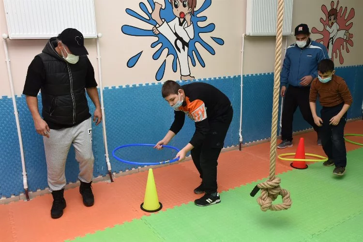 Bursa'da 57 okulda mini spor salonları oluşturuldu