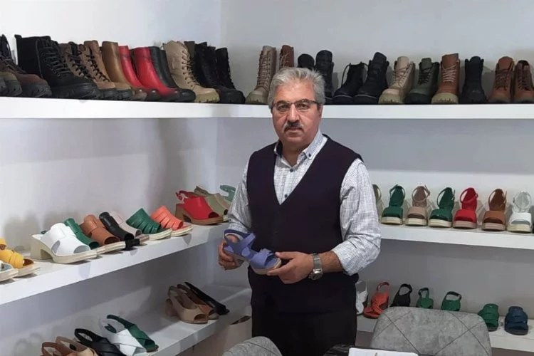 Bursa'da ayakkabıcı esnafı dertli