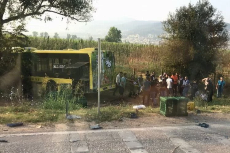 Bursa'da belediye otobüsü kamyonete çarptı: 21 yaralı
