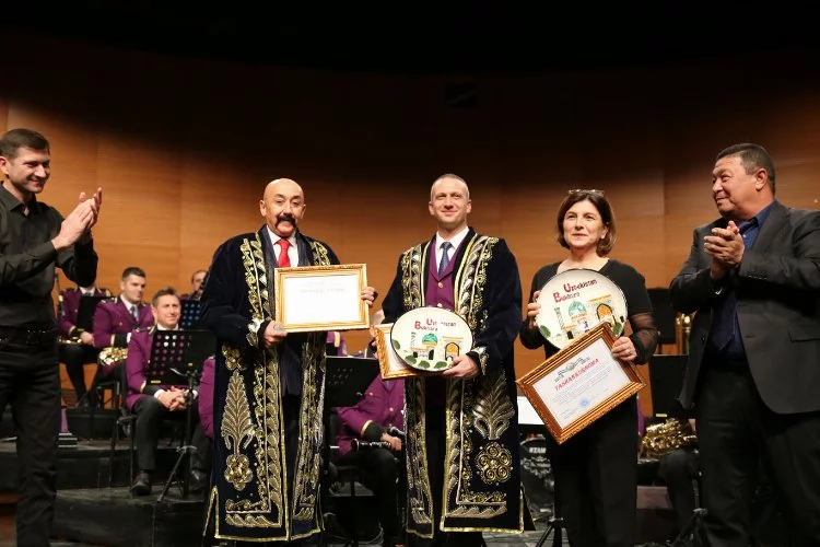 Bursa'da Özbek melodileri