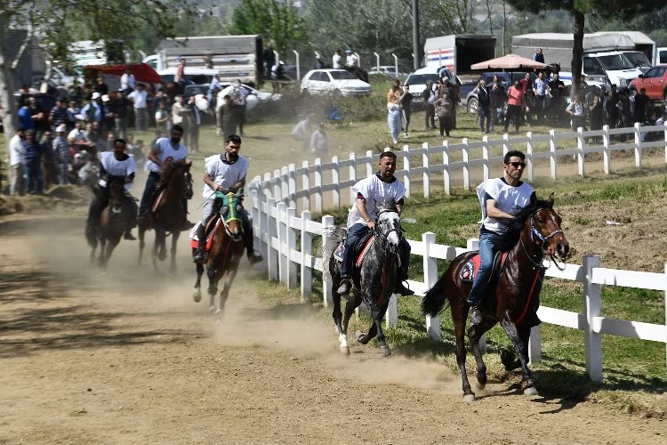 Bursa'da rahvan atları fethetti!