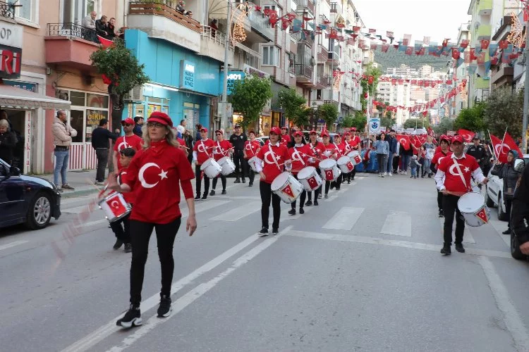 Bursa Gemlik'te 'Körfez Halk Bandosu' renk kattı
