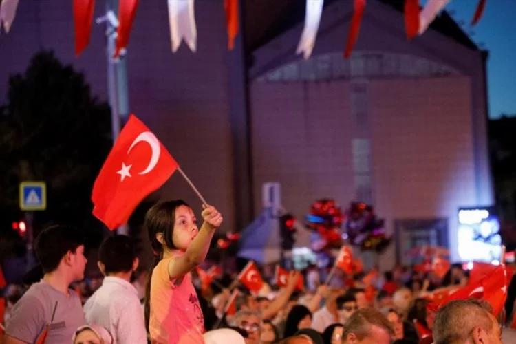 Bursa İnegöl 6'ncı kez demokrasi nöbetinde