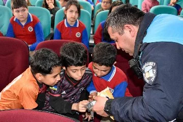 Bursa Karacabey'de zabıtadan çocuklara eğitim