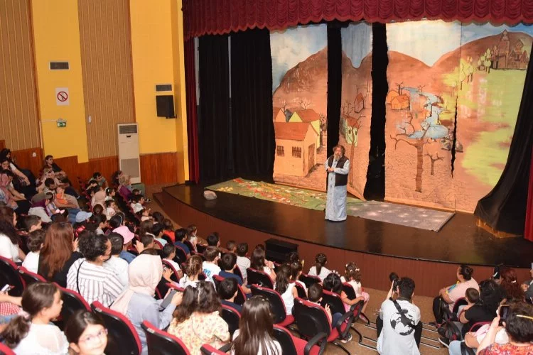Bursa Yıldırım'da çocuklar tiyatroyu sevdi
