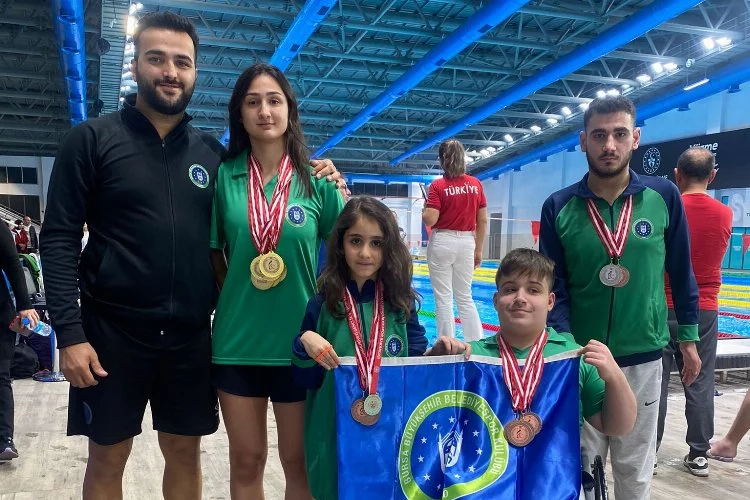 Bursalı yüzücülerden Konya'da 3 rekor, 15 madalya