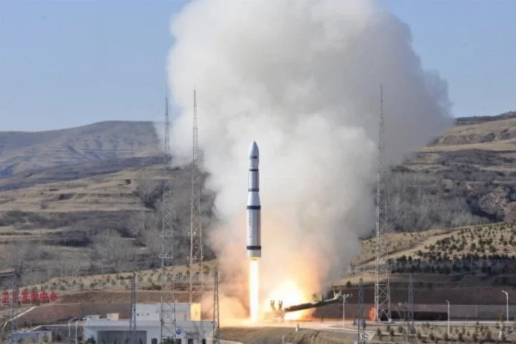 Çin test uydusunu uzaya yolladı