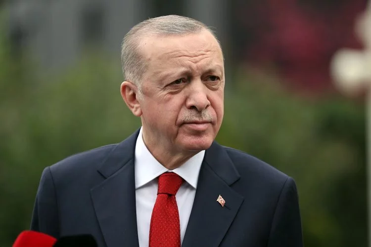 Cumhurbaşkanı Erdoğan Cuma'yı Rasathane'de kıldı