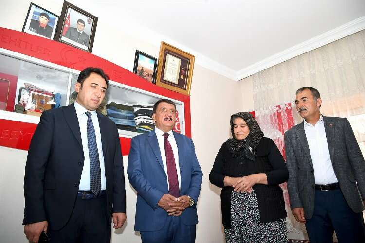 Malatya Büyükşehir Belediye Başkanı Gürkan, vatandaşlarla bir araya geldi
