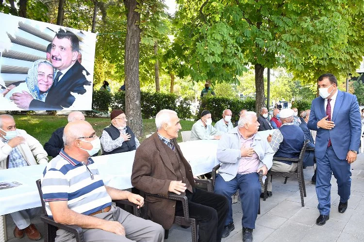 Başkan Gürkan: "Yaşlılarımız güngörmüş tecrübeli insanlardır"