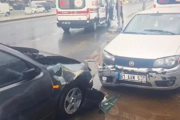 Düzce'de 3 aracın karıştığı kazada 4 kişi yaralandı