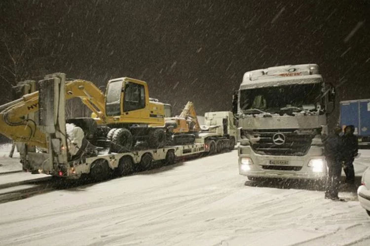 Fransa'da endüstriyel kar yağdı!
