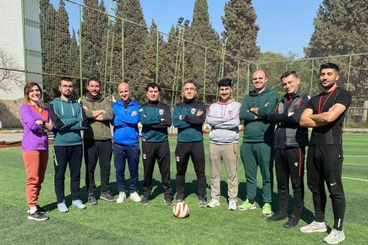 Görme Engelliler Federasyonu 'Futbol Aday Hakem Kursu' İzmir'de yapıldı