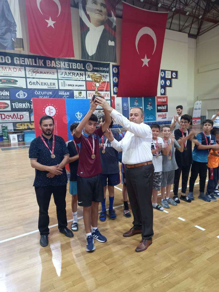 Bursa Gemlik'te Kur'an kursları arasındaki futbol turnuvası sonuçlandı