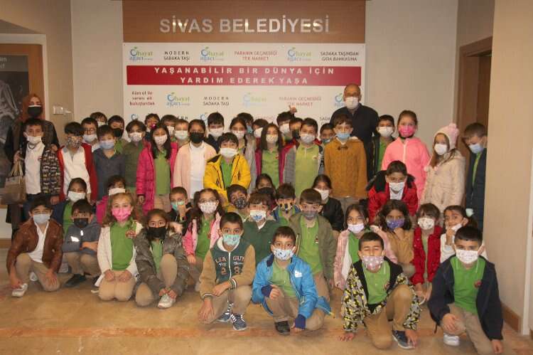 Sivas Cumhuriyet İlkokulu öğrencileri, Hayat Ağacı Derneği’ni ziyaret etti
