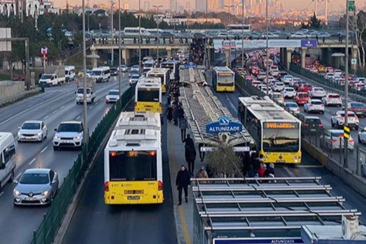 İstanbul'da 24 saat kesintisiz ulaşım devam ediyor 