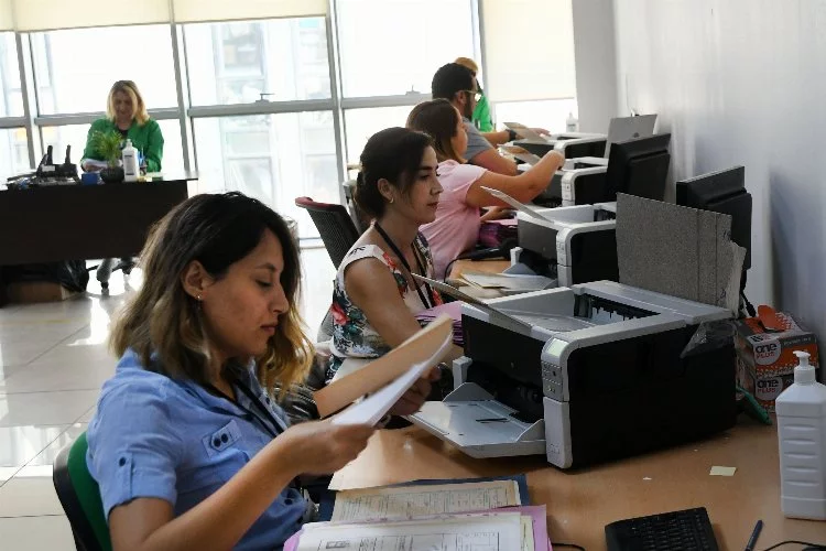 İzmir Karabağlar'da 6 milyonu aşkın belge dijital ortama aktarıldı