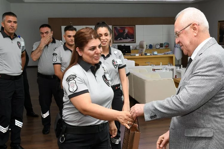 İzmir Karabağlar'da 'özel güvenlik'e kutlama