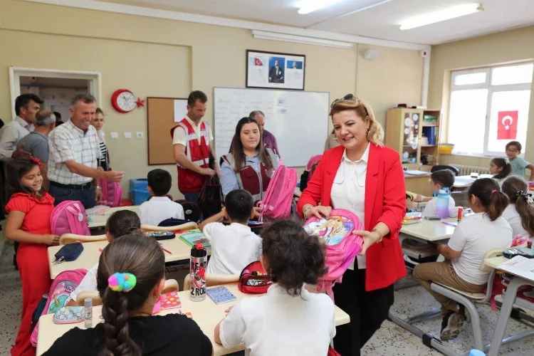 İzmit'in kırsaldaki okullara eğitim desteği sürüyor