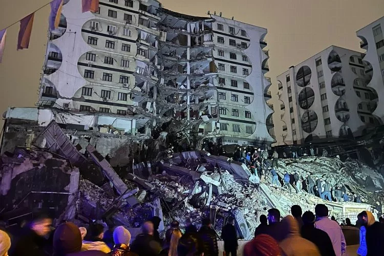 Kahramanmaraş'ta deprem faciası! İki büyük deprem ve artçılar 10 ili vurdu!