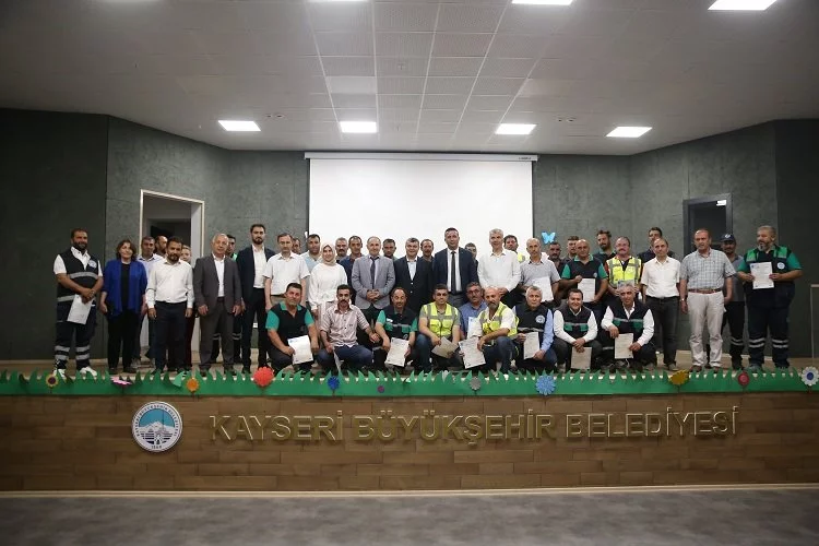 Kayseri Büyükşehir personeline orman yetiştirme sertifikası