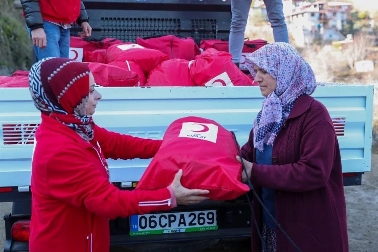Kızılay'dan depremzedelere kış yardımı