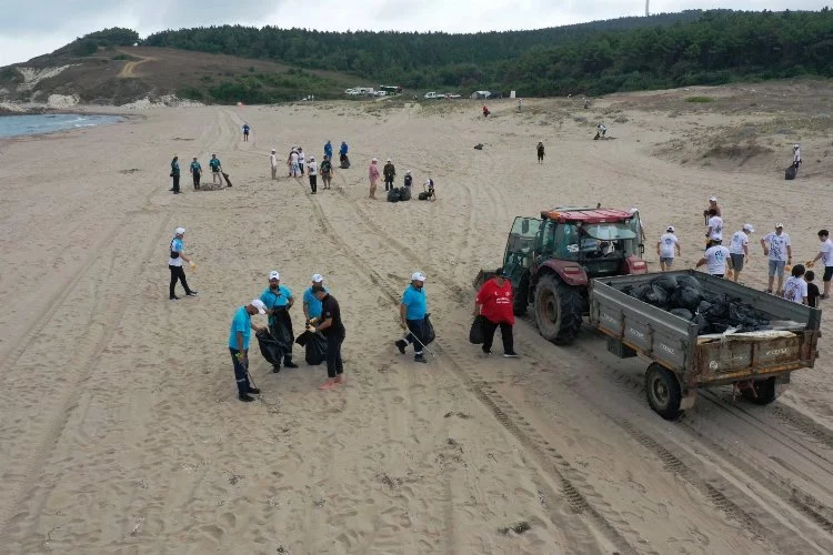 Kocaeli'de 'Balık Yakalama' öncesi Uzunkum'da kıyı temizliği