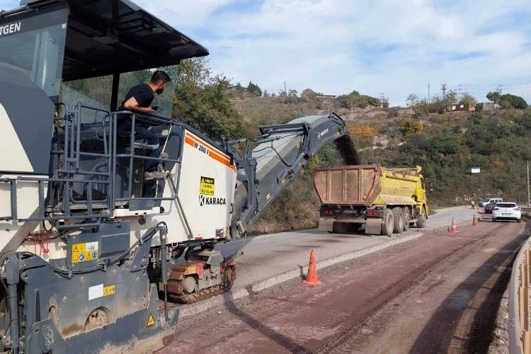 Kocaeli'de Körfez İlimtepe yolu asfaltlanıyor