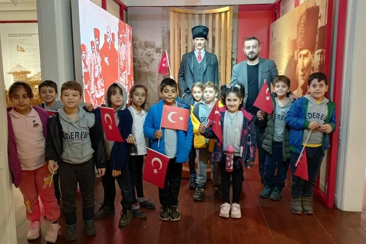 Kocaeli İzmit'te minikler Atatürk ve Milli Mücadele Anı Evi’ni ziyaret ettiler