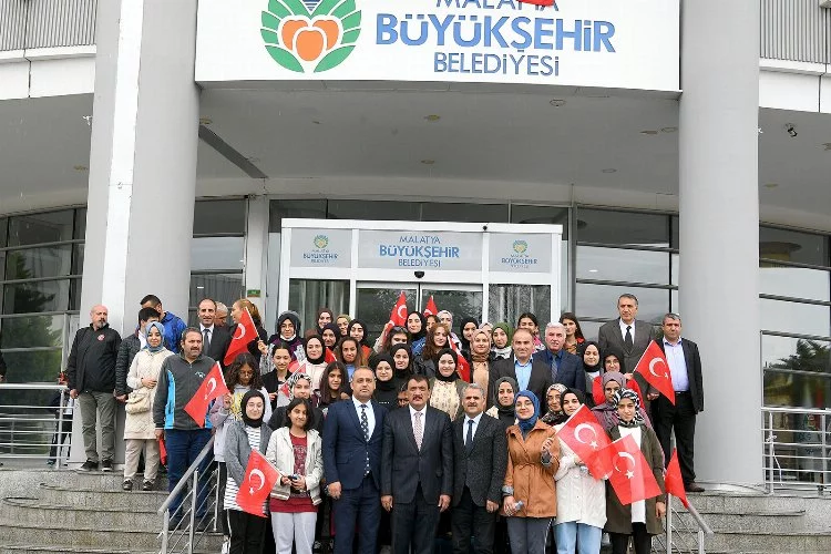Malatya'dan Çanakkale'ye 41 öğrenci 