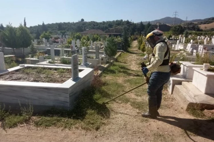 Manisa'da mezarlıklarda bayram hassasiyeti