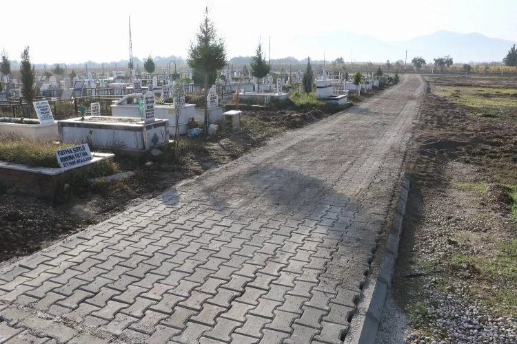 Manisa Turgutlu'da mezarlıklarda üst yapı çalışması