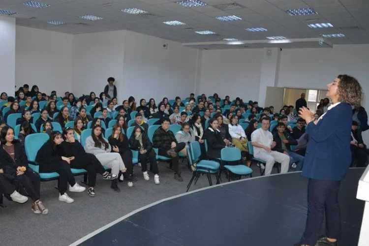 Manisa Turgutlu'da 'sınava hazırlık' semineri