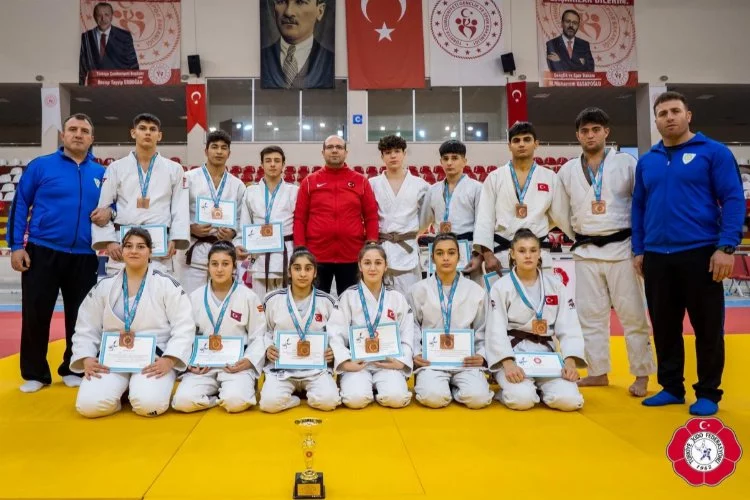 Manisalı judocular Türkiye 3'üncüsü oldu