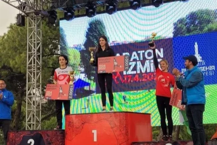 Maraton İzmir’de Manisa BBSK’lı atletler kürsüde yer aldı