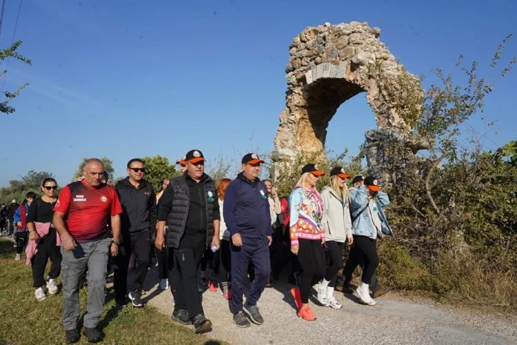 Muğla Milas'ta milli atletlerle sağlık için yürüdüler