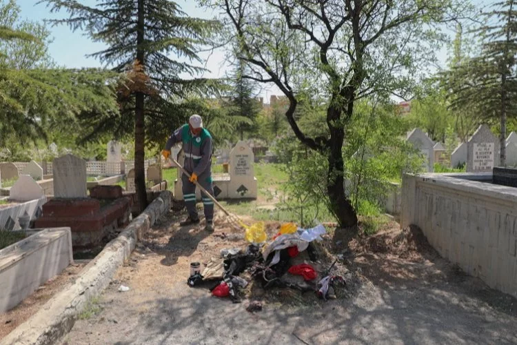 Nevşehir Belediyesi'nden mezarlık mesaisi